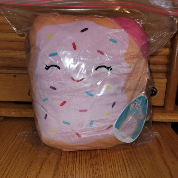 Squishmallows, Fresa the Toaster Pastry - Picture 4 of 4